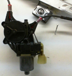 Leve vitre electrique avant gauche FORD FIESTA 6 Photo n°3