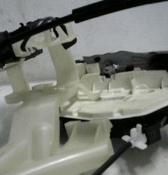 Serrure avant gauche VOLKSWAGEN PASSAT 5 Photo n°3