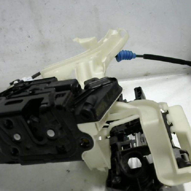 Serrure avant droit VOLKSWAGEN PASSAT 5