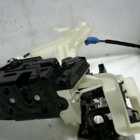 Serrure avant droit VOLKSWAGEN PASSAT 5 Photo n°1