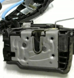 Serrure arriere droit BMW SERIE 2 F46 Photo n°4