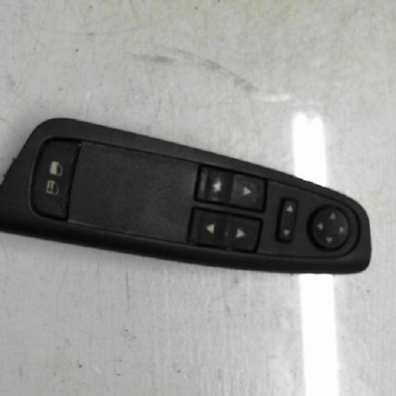 Interrupteur de leve vitre avant gauche FIAT STILO
