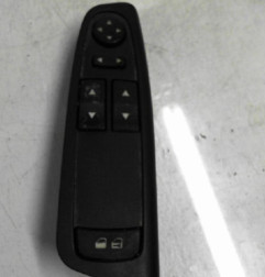 Interrupteur de leve vitre avant gauche FIAT STILO Photo n°4