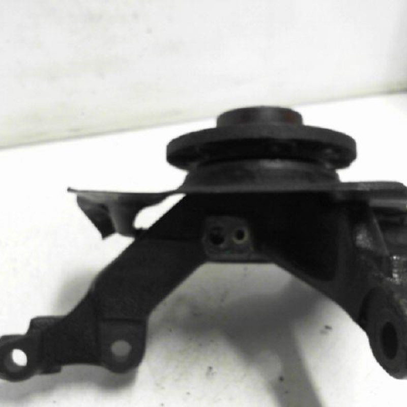 Fusee avant droit OPEL CORSA D