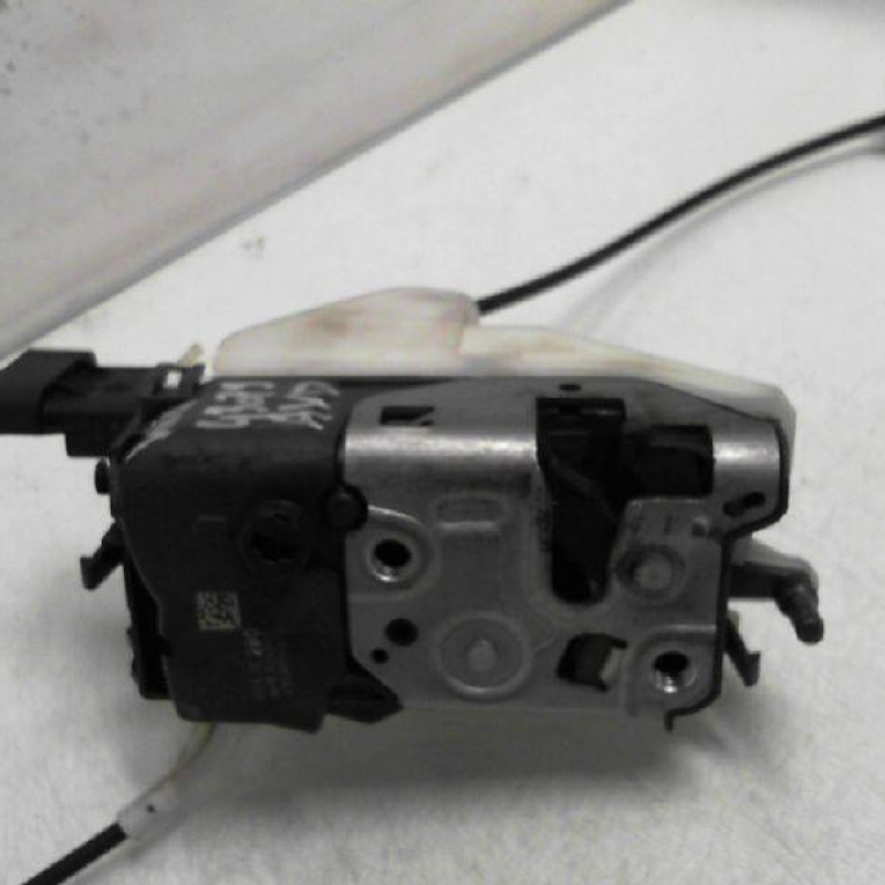 Serrure avant droit PEUGEOT 3008 1