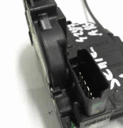 Serrure arriere gauche RENAULT SCENIC 3 Photo n°6