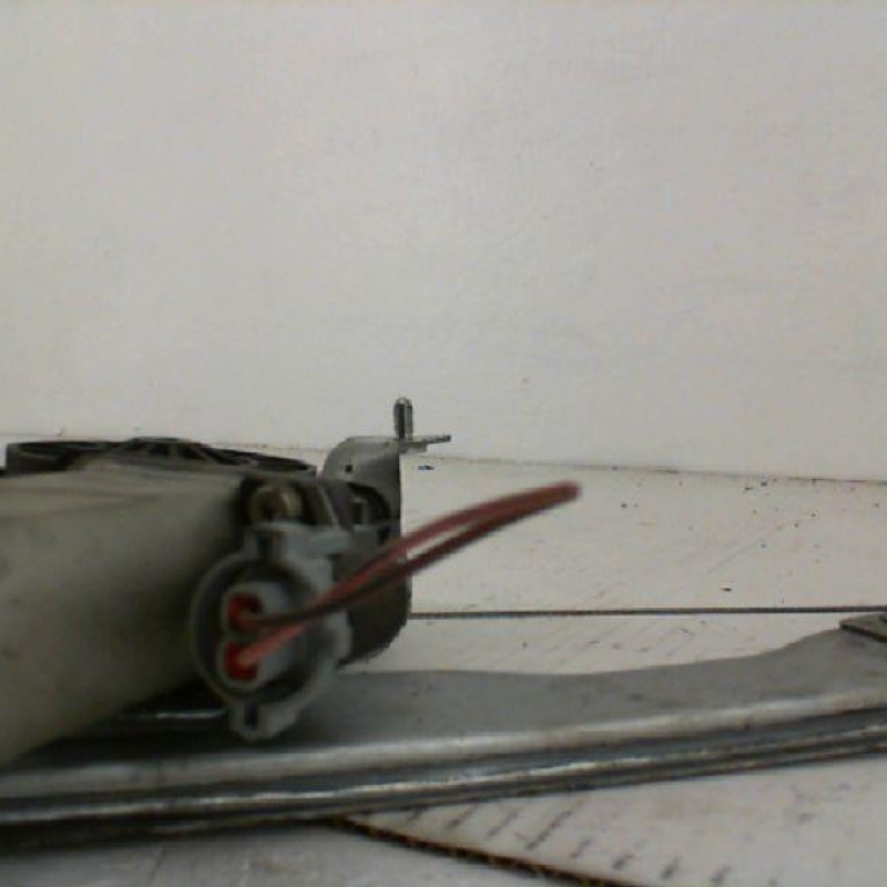 Leve vitre electrique avant gauche DACIA DUSTER 1