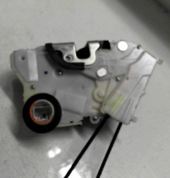 Serrure avant droit TOYOTA YARIS 2 Photo n°3