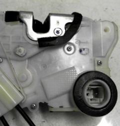 Serrure avant gauche TOYOTA YARIS 2 Photo n°3