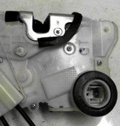 Serrure avant gauche TOYOTA YARIS 2 Photo n°6