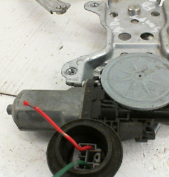 Leve vitre electrique avant droit SUZUKI SWIFT 3 Photo n°3