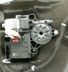 Leve vitre electrique avant gauche VOLKSWAGEN PASSAT 5 Photo n°4