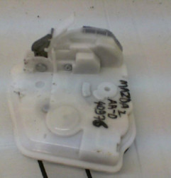 Serrure arriere droit MAZDA 2 3 Photo n°3