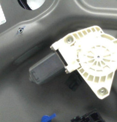 Leve vitre electrique arriere gauche MERCEDES CLASSE A 169 Photo n°3