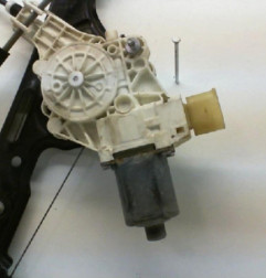 Leve vitre electrique avant gauche BMW SERIE 1 E87 Photo n°5