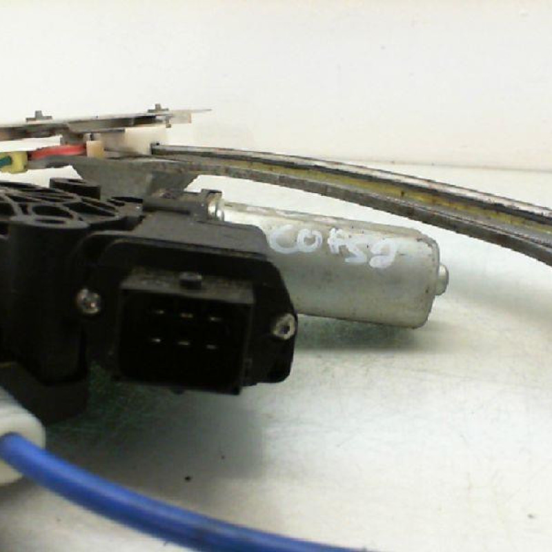 Leve vitre electrique avant gauche OPEL CORSA D