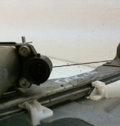 Leve vitre electrique avant gauche DACIA SANDERO 1