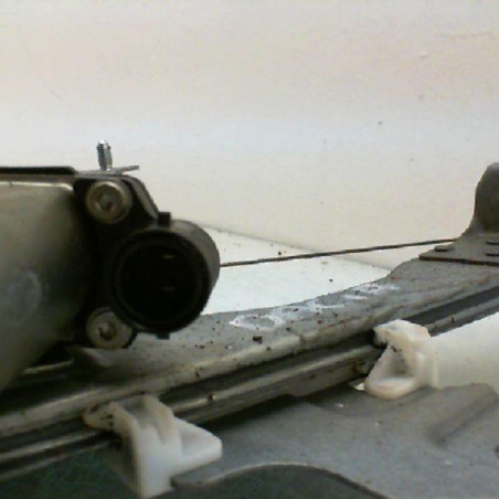 Leve vitre electrique avant gauche DACIA SANDERO 1