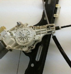 Leve vitre electrique avant droit BMW SERIE 1 E87 Photo n°5