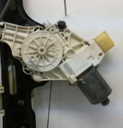 Leve vitre electrique avant gauche BMW SERIE 1 E87 Photo n°1