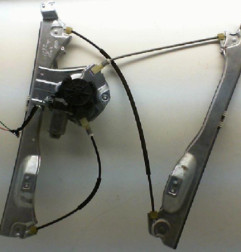 Leve vitre electrique avant droit RENAULT CLIO 3 Photo n°1