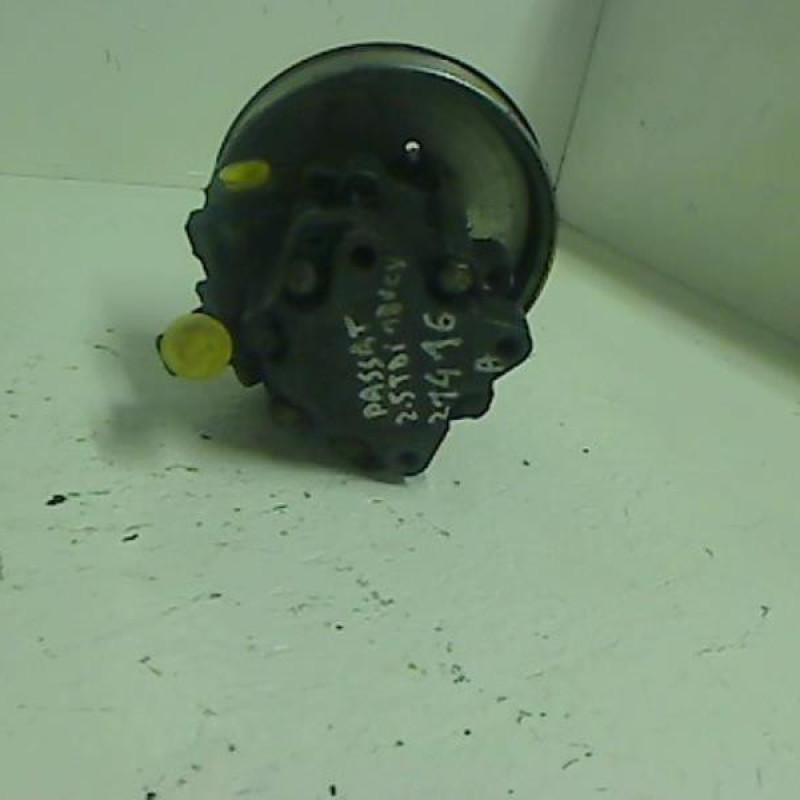 Pompe de direction VOLKSWAGEN PASSAT 4