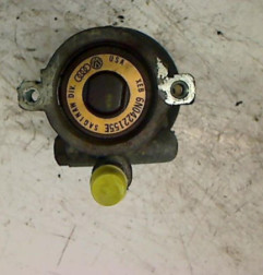 Pompe de direction VOLKSWAGEN POLO Photo n°4