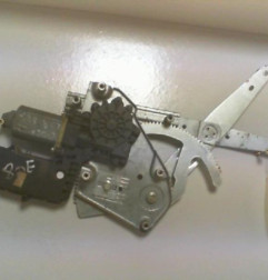 Leve vitre electrique arriere gauche VOLKSWAGEN GOLF 3 Photo n°1