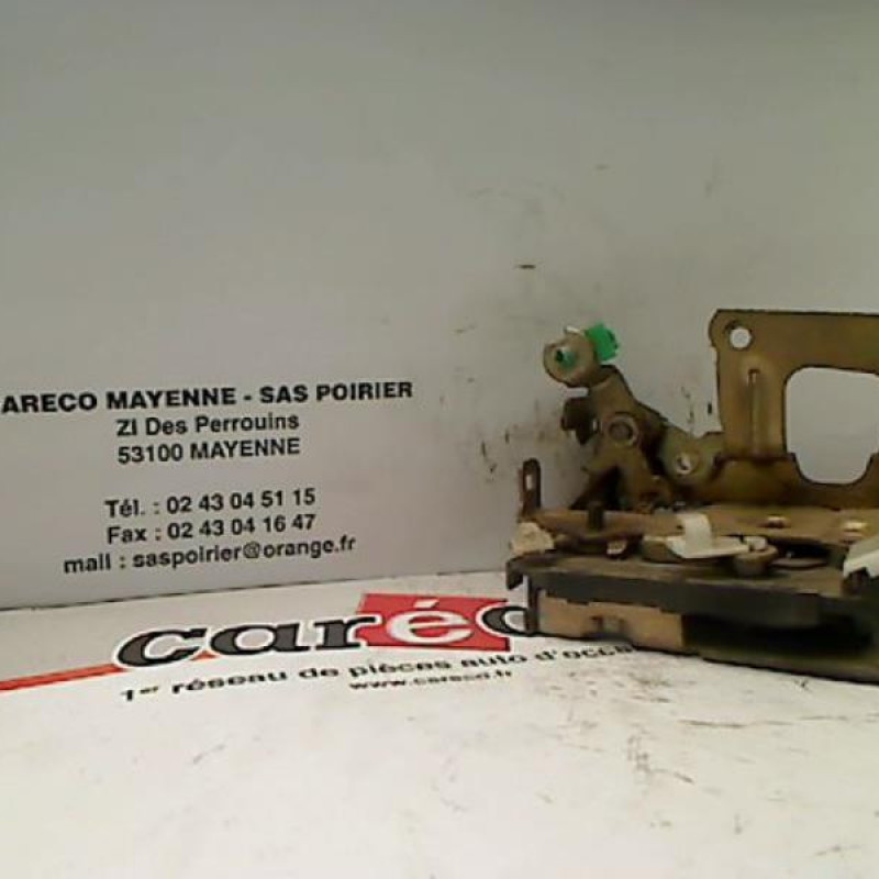 Serrure avant droit RENAULT R19