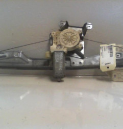 Leve vitre electrique arriere droit RENAULT CLIO Photo n°3