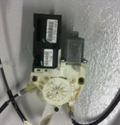 Leve vitre electrique avant droit RENAULT LAGUNA 3 Photo n°1