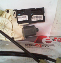 Leve vitre electrique avant droit RENAULT LAGUNA 3 Photo n°4