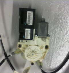 Leve vitre electrique avant droit RENAULT LAGUNA 3 Photo n°6