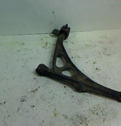 Triangle avant droit PEUGEOT 405 Photo n°1