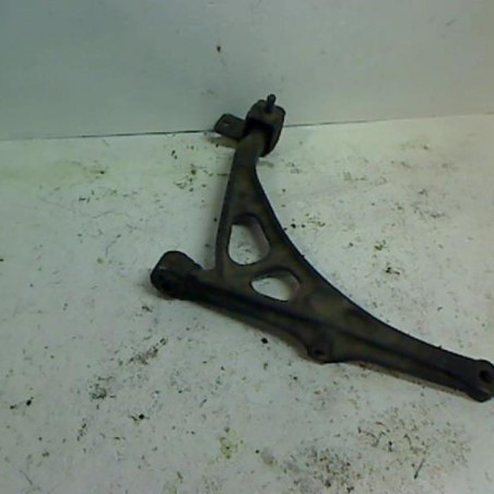 Triangle avant droit PEUGEOT 405