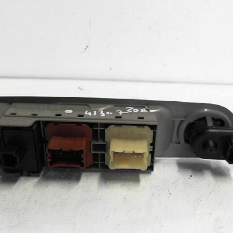 Interrupteur de leve vitre avant gauche RENAULT ZOE 1