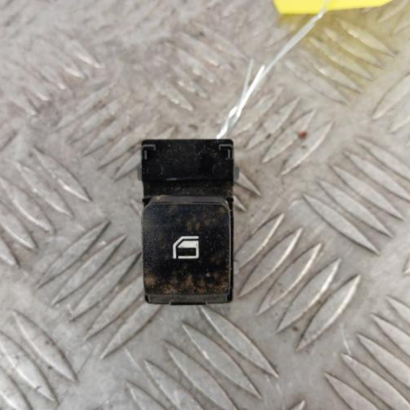 Interrupteur de leve vitre arriere gauche HYUNDAI I 20 3