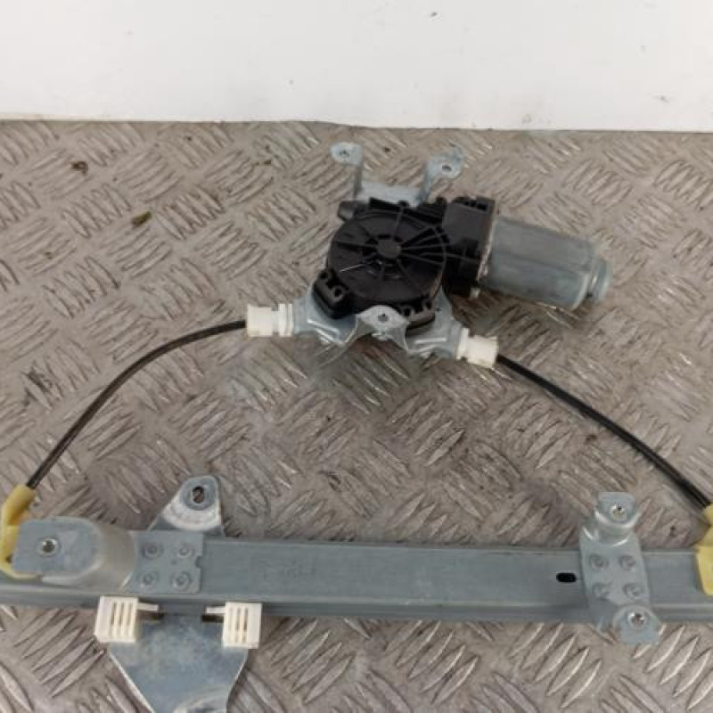 Leve vitre electrique arriere droit NISSAN QASHQAI 1