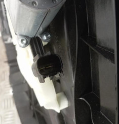 Leve vitre electrique avant gauche FORD FIESTA 7 Photo n°3