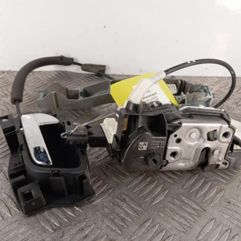 Serrure avant gauche PEUGEOT 3008 1