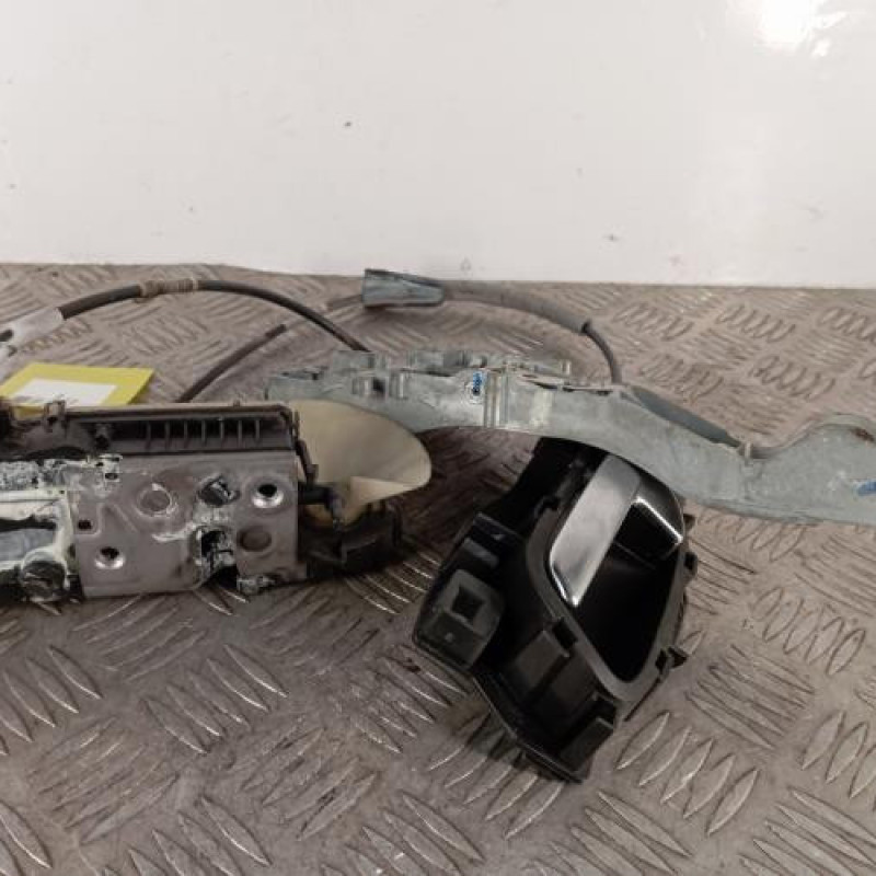 Serrure avant gauche PEUGEOT 208 1