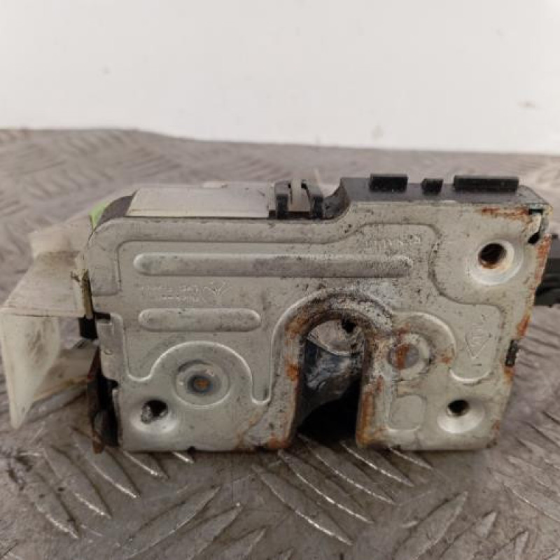 Serrure arriere droit RENAULT CLIO 2