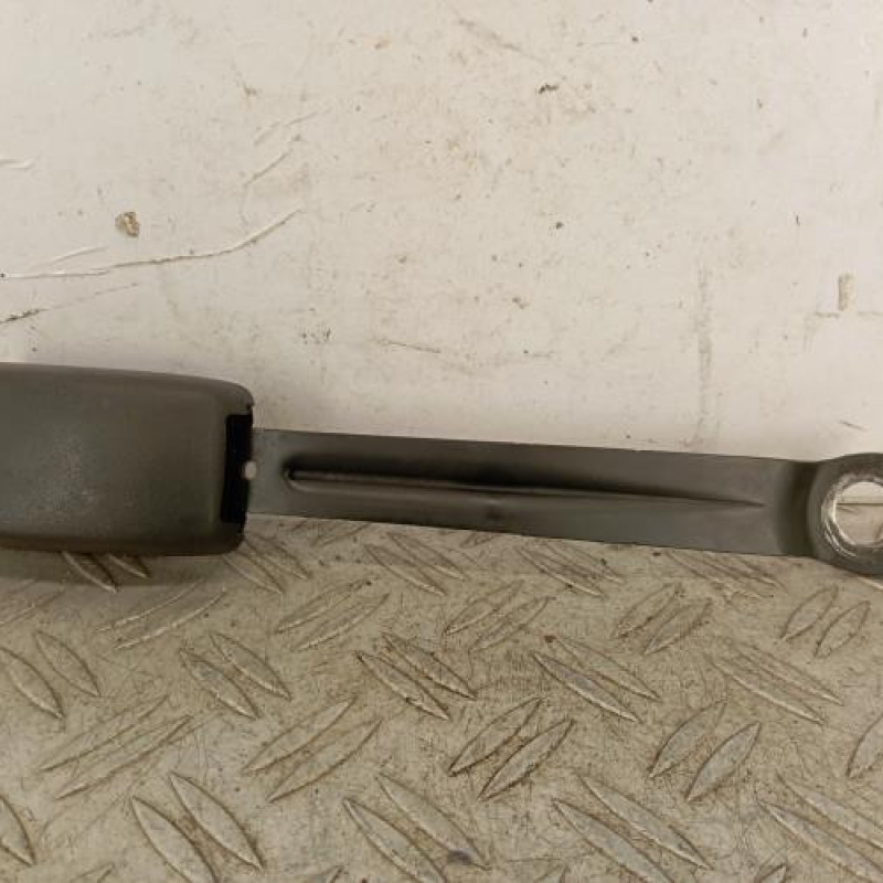 Attache ceinture avant gauche PEUGEOT 107