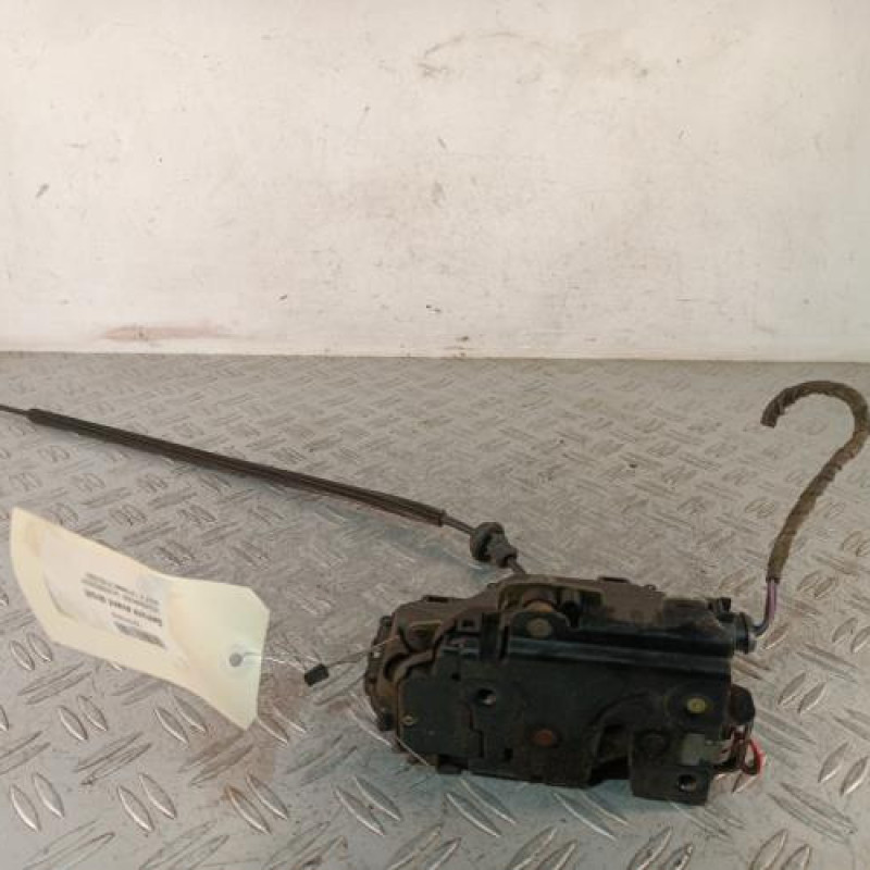 Serrure avant droit VOLKSWAGEN GOLF 4 Serrure avant droit VOLKSWAGEN GOLF 4