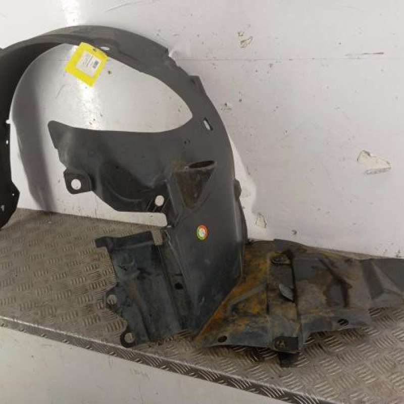 Pare boue avant gauche RENAULT LAGUNA 3