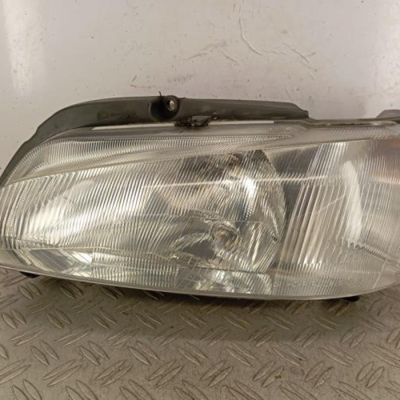 Optique avant principal gauche (feux)(phare) PEUGEOT 106