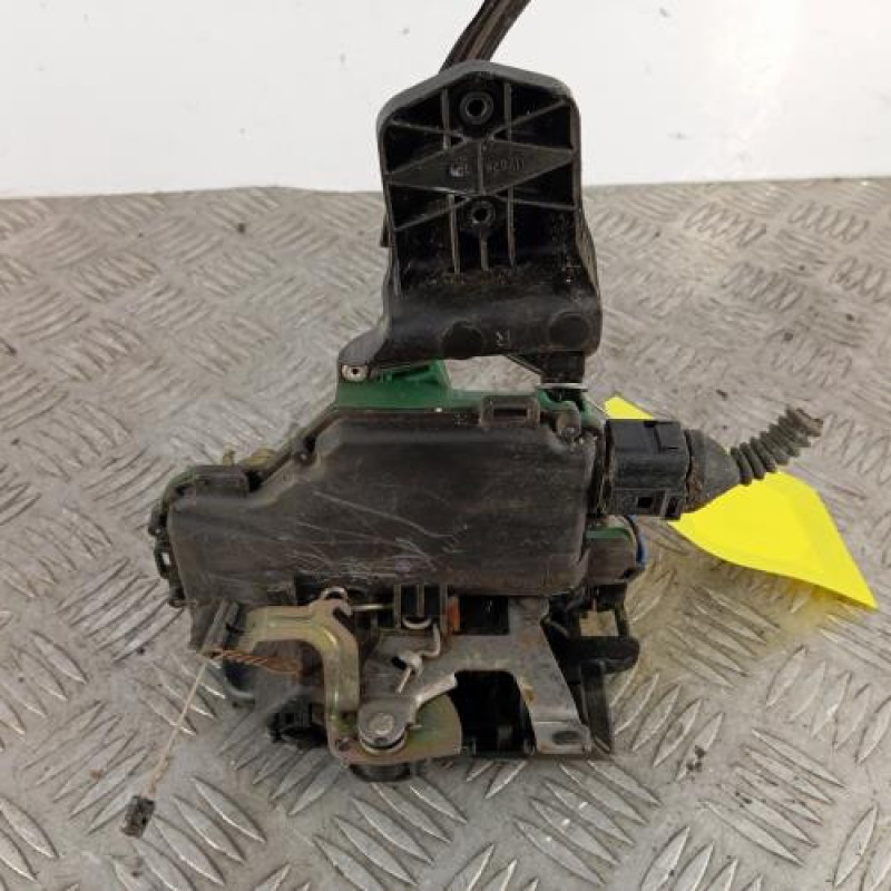 Serrure avant droit VOLKSWAGEN PASSAT 4