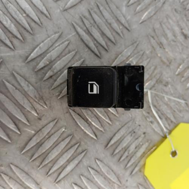 Interrupteur de leve vitre avant droit HYUNDAI I 20 3