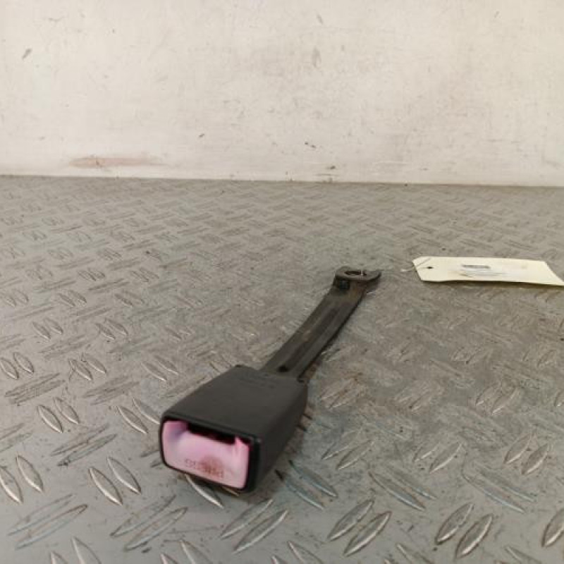 Attache ceinture avant gauche TOYOTA YARIS VERSO