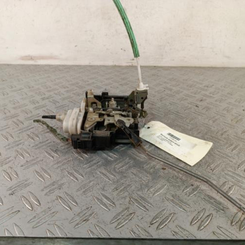 Serrure avant droit AUDI A3 1